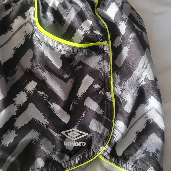 Umbro Ladies Running Shorts  Size M - Picture 4 of 5